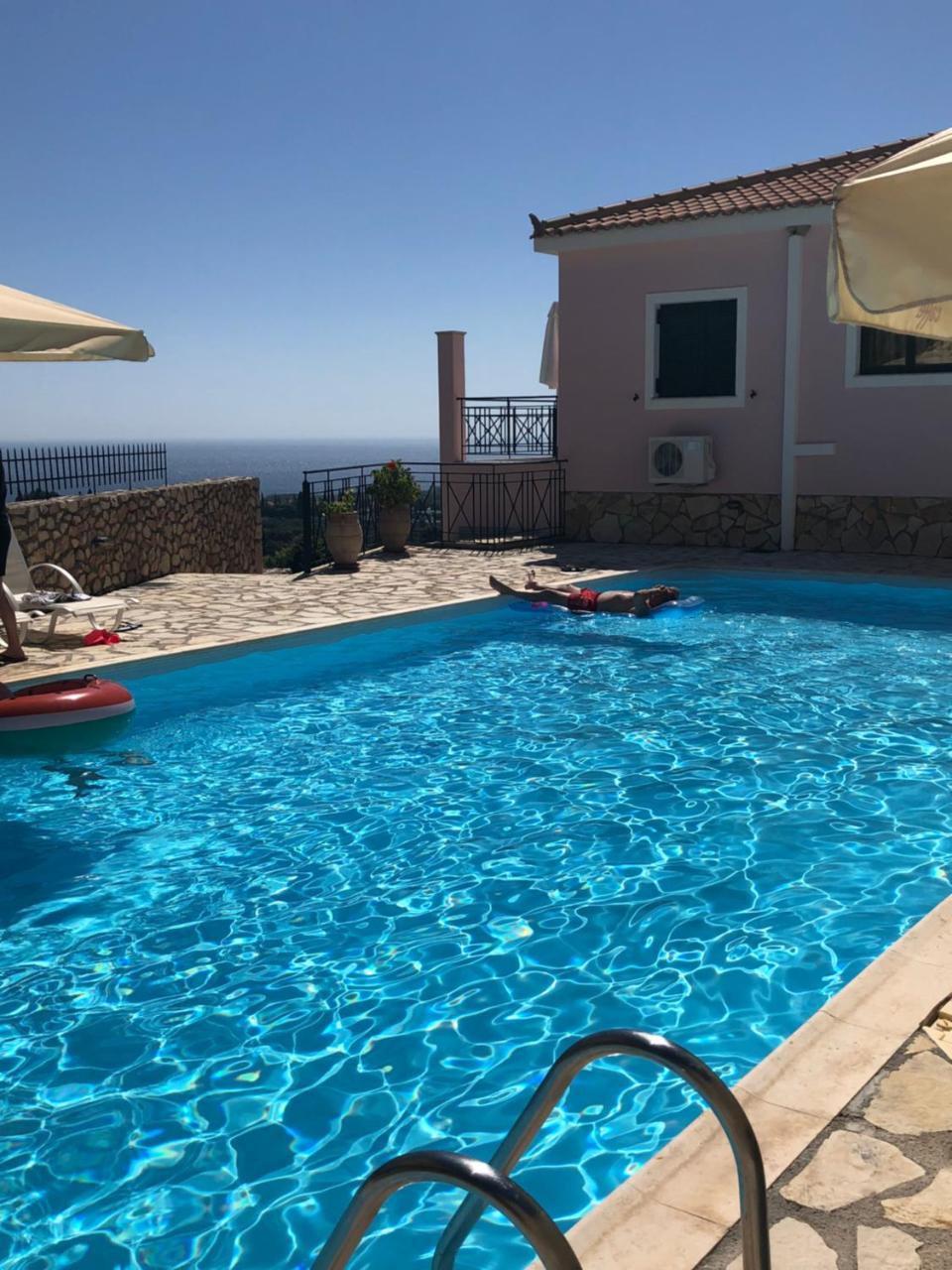 Sarantos Pool Suites